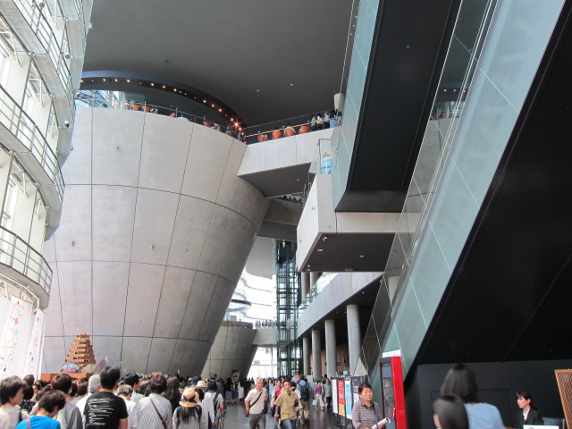 国立新美術館はひとりでも行きやすい 混雑を避ければ大丈夫です おひとりさまの本音